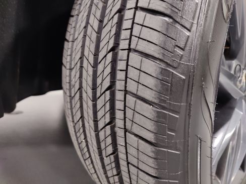 Certified 2022 Volkswagen Tiguan SE image 25