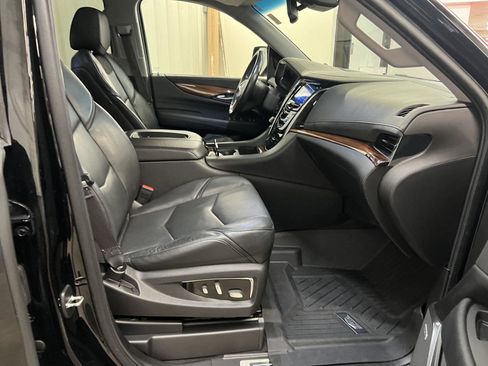 Used 2015 Cadillac Escalade Premium image 26
