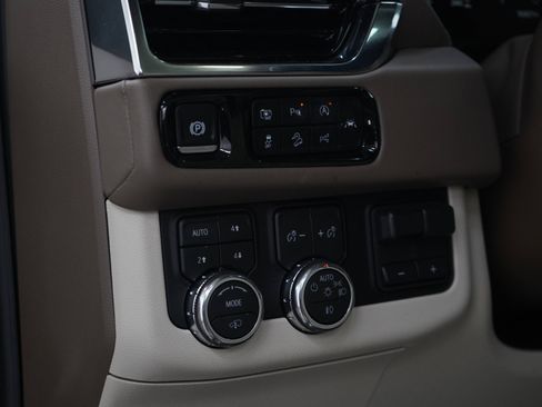 Used 2026 GMC Yukon Denali w/ Denali Reserve Package AWD/4WD image 24
