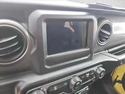 Used 2023 Jeep Gladiator Sport AWD/4WD image 18