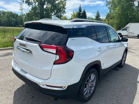 Used 2022 GMC Terrain SLT w/ Tech Package FWD image 3