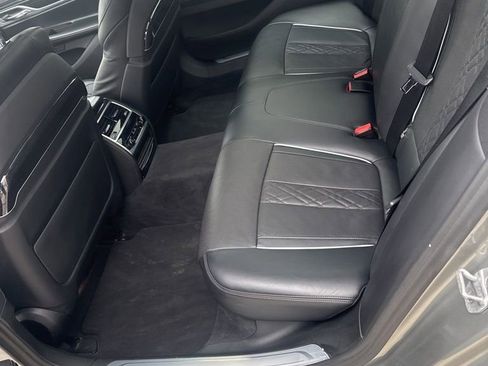 Used 2021 BMW 750i xDrive w/ Executive Package image 12