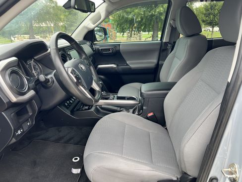 Used 2019 Toyota Tacoma SR5 AWD/4WD image 14