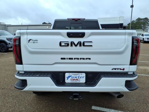 Used 2025 GMC Sierra 2500 AT4 w/ Technology Package image 4