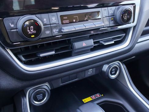 Used 2025 Toyota Grand Highlander AWD image 14