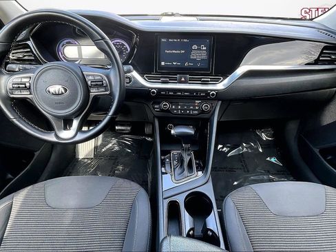 Used 2020 Kia Niro LXS image 7