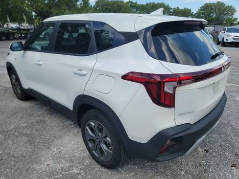 Used 2024 Kia Seltos LX AWD/4WD image 3