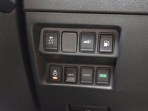 Used 2018 Nissan Rogue SV w/ Premium Package AWD/4WD image 25