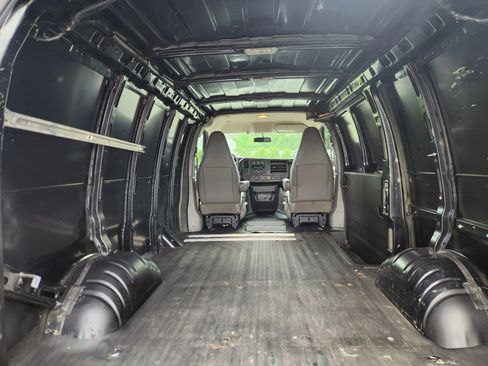 Used 2018 Chevrolet Express 2500 w/ Driver Convenience Package RWD image 36