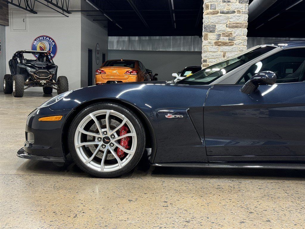 Used 2013 Chevrolet Corvette Z06 w/ 3LZ Preferred Equipment Group RWD image 5