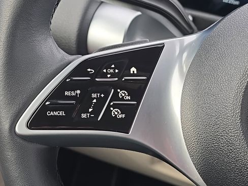 New 2025 Mercedes-Benz GLB 250 4MATIC image 21