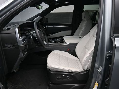 Used 2025 Cadillac Escalade V image 25