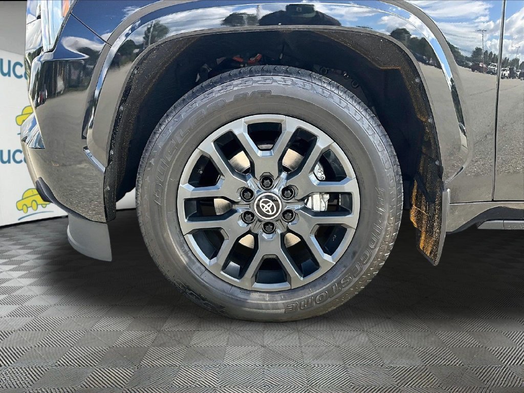 Used 2025 Toyota Sequoia Platinum AWD/4WD image 7