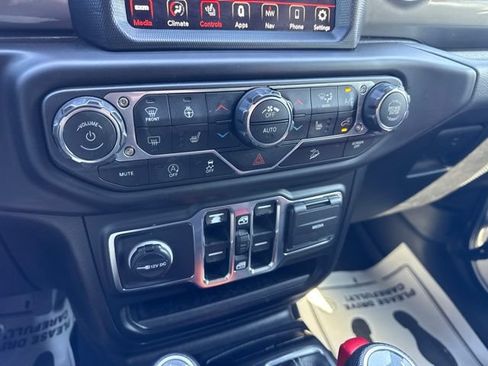 Used 2020 Jeep Wrangler Unlimited Sahara AWD/4WD image 22