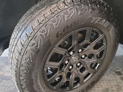 Used 2023 Chevrolet Colorado Trail Boss w/ Technology Package image 8