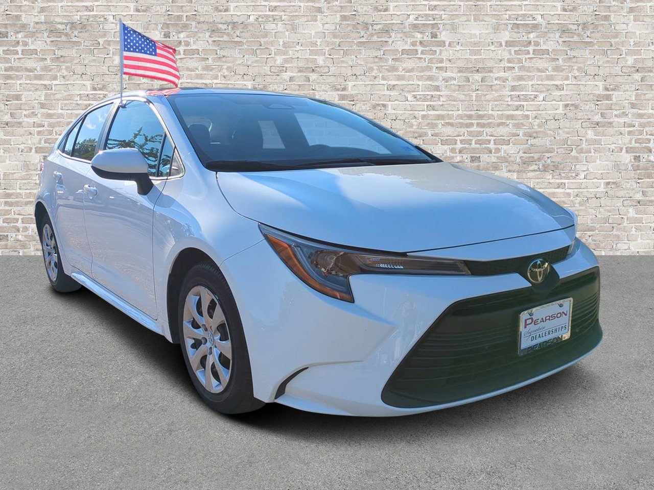 Used 2025 Toyota Corolla LE FWD image 1