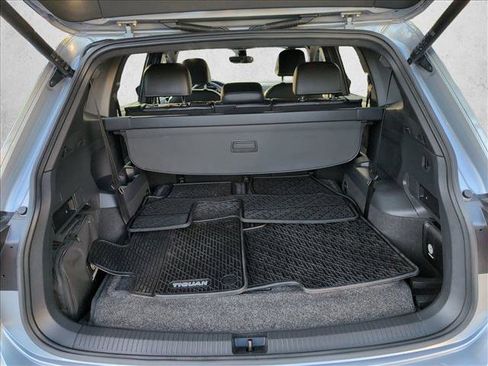 Certified 2022 Volkswagen Tiguan SE R-Line image 6