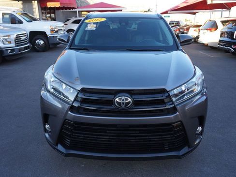 Used 2017 Toyota Highlander SE image 12
