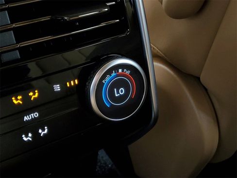 New 2025 Land Rover Range Rover SE image 29