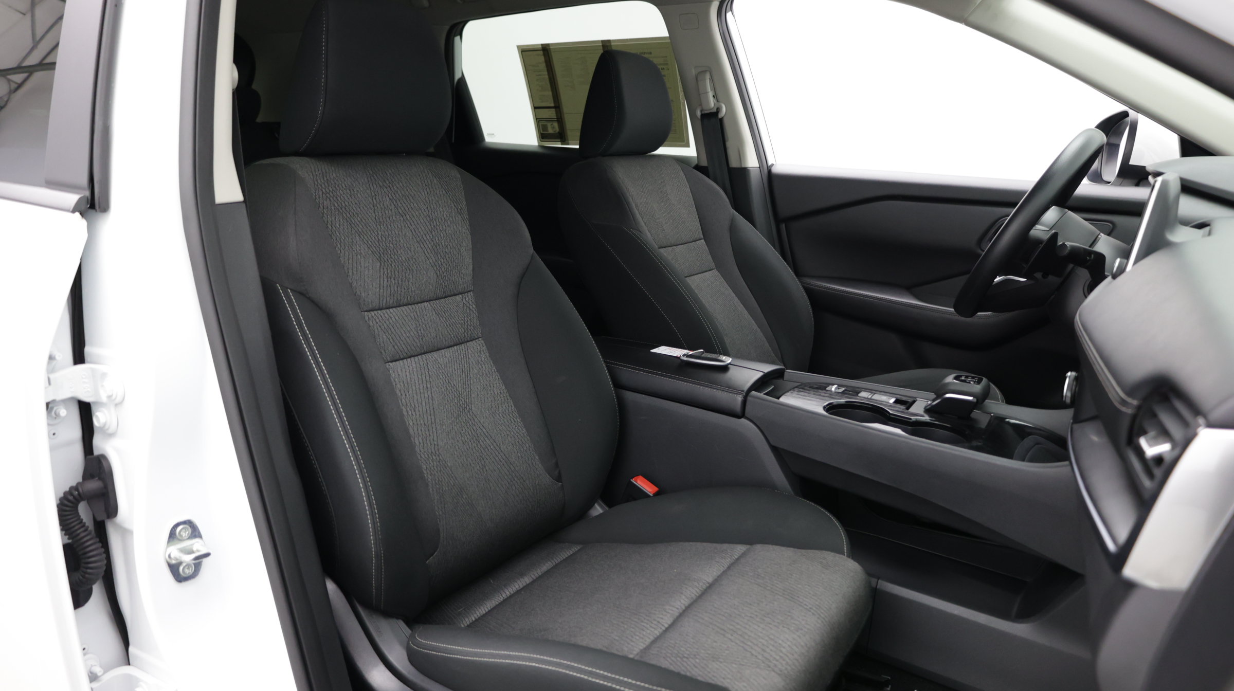 Used 2024 Nissan Rogue SV FWD image 40