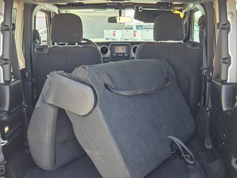 Used 2020 Jeep Wrangler Sport AWD/4WD image 23