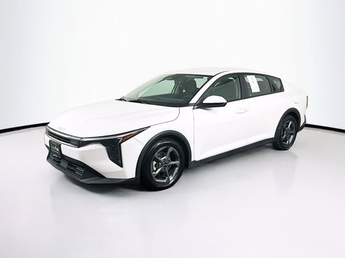 Used 2025 Kia K4 LXS FWD image 3
