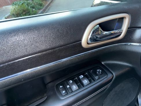 Used 2014 Jeep Grand Cherokee Limited image 45