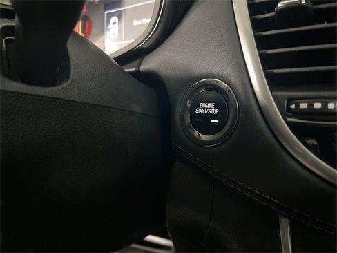 Used 2022 Chevrolet Trax LT w/ LT Convenience Package image 16