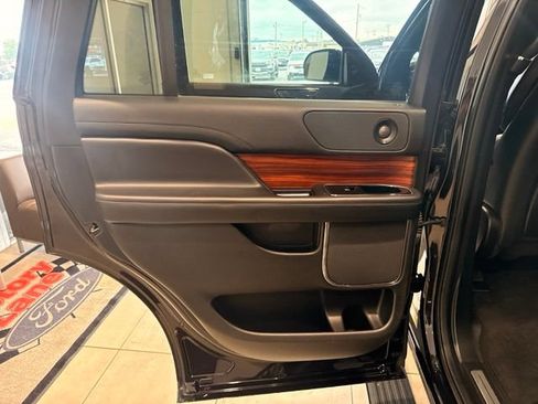 Used 2019 Lincoln Navigator Select AWD/4WD image 16
