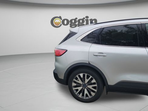 Used 2020 Ford Escape Titanium FWD image 14