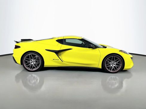 Used 2023 Chevrolet Corvette Z06 w/ Stealth Interior Trim Package RWD image 5