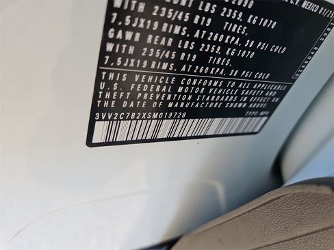 Certified 2025 Volkswagen Taos SE image 14