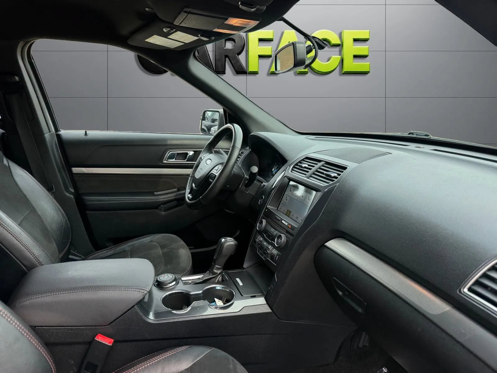 Used 2018 Ford Explorer XLT w/ Equipment Group 202A AWD/4WD image 25