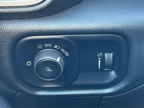 Used 2024 RAM 2500 Tradesman w/ Chrome Appearance Group image 19