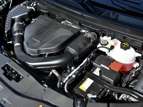 Used 2024 Chevrolet Traverse LT FWD image 58