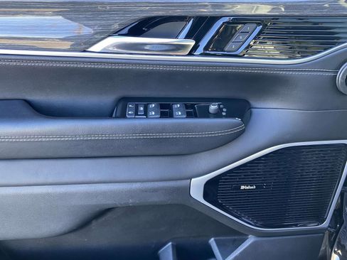 Used 2022 Jeep Wagoneer Series III w/ Premium Group I image 19