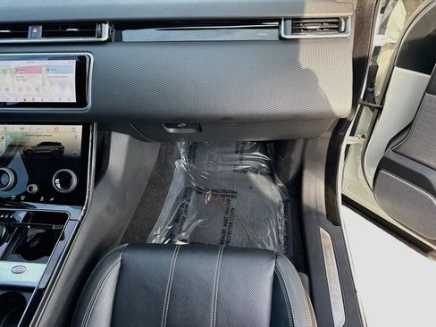 Used 2019 Land Rover Range Rover Velar R-Dynamic SE AWD/4WD image 17