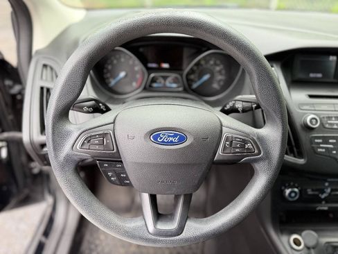 Used 2017 Ford Focus SE FWD image 14