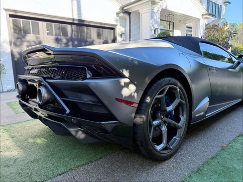 Used 2023 Lamborghini Huracan EVO RWD image 13