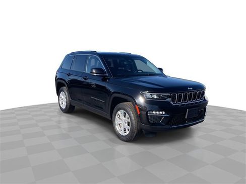 Used 2023 Jeep Grand Cherokee Limited image 2