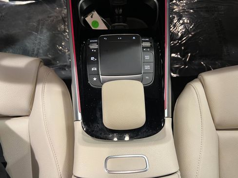 Used 2023 Mercedes-Benz EQB 300 4MATIC image 20