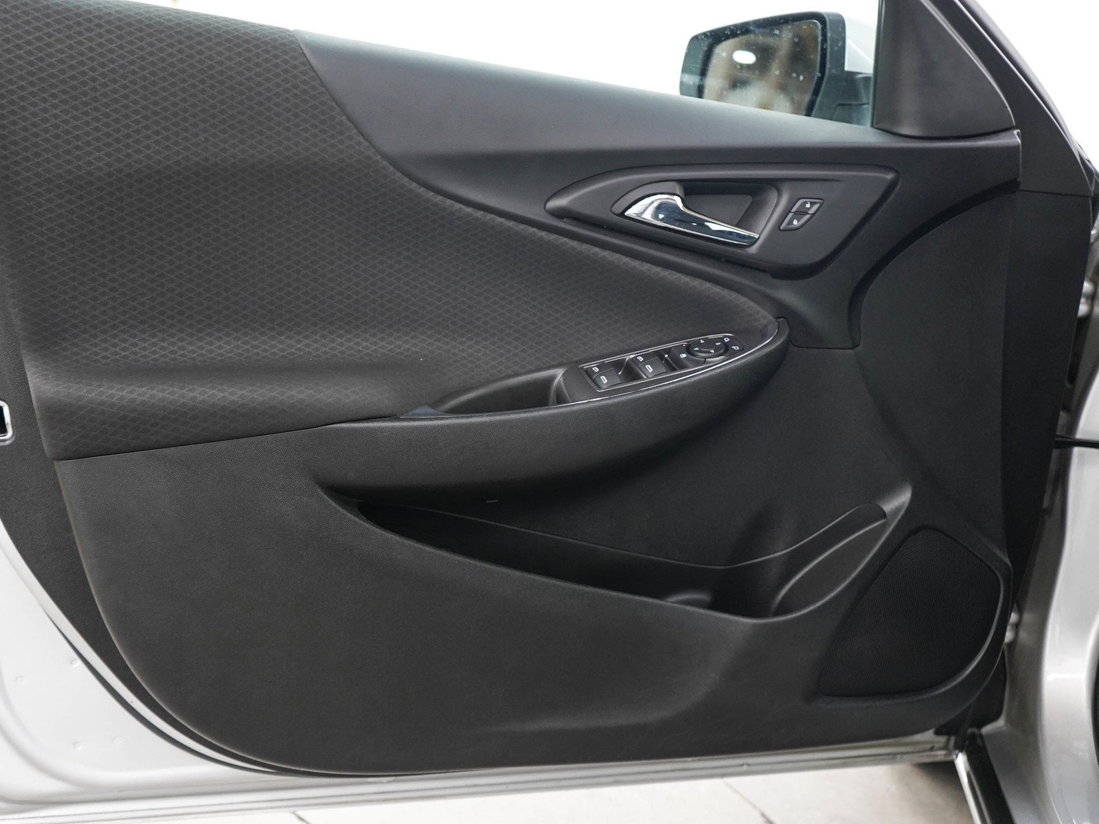 Used 2019 Chevrolet Malibu Hybrid FWD image 17