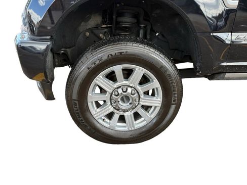 Used 2018 Ford F250 Limited w/ FX4 Off-Road Package AWD/4WD image 9