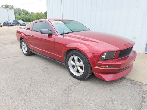 Used 2006 Ford Mustang Coupe RWD image 2