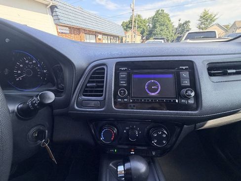 Used 2019 Honda HR-V LX image 4