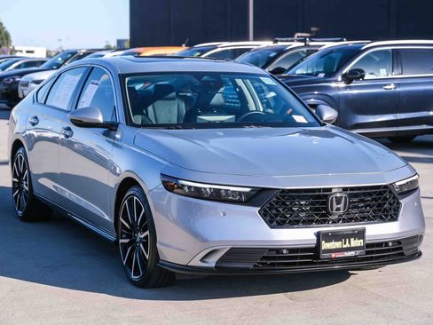 Used 2024 Honda Accord Touring image 3