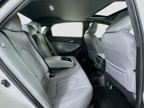 Used 2022 Toyota Avalon XLE w/ Moonroof Package FWD image 28