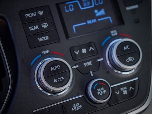 Used 2020 Toyota Sienna LE image 15