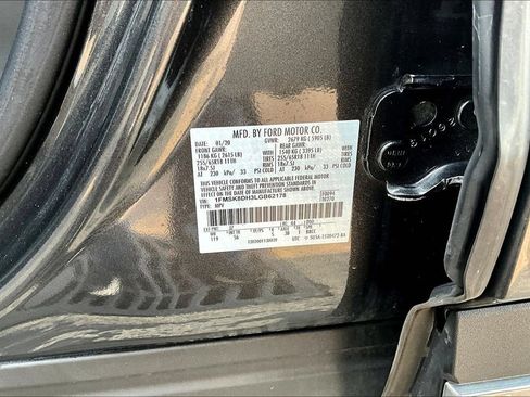 Used 2020 Ford Explorer XLT w/ Equipment Group 202A AWD/4WD image 19