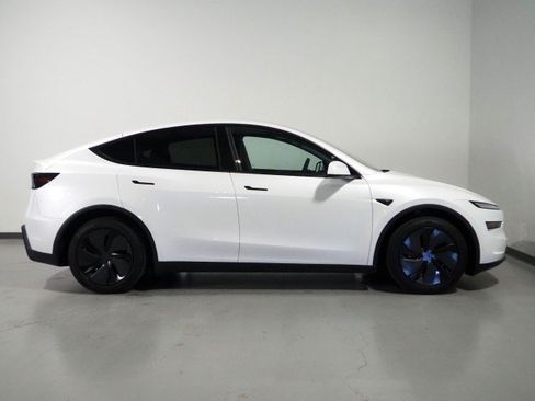 Used 2026 Tesla Model Y Long Range RWD image 6